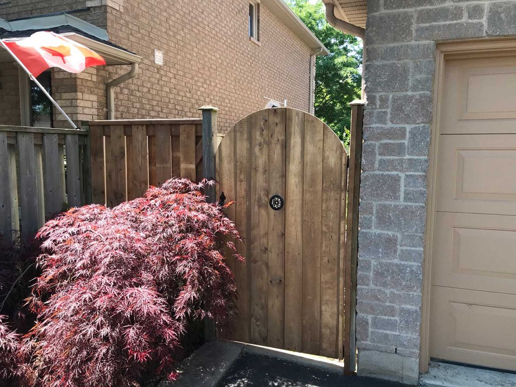 Gate